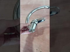 Hoogwaardige keukensink kraan met modern ontwerp duurzame constructie